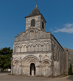 église Saint-Martin de Chadenac, vue de la façade occidentale
