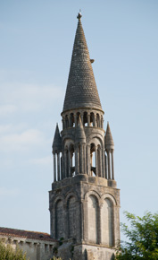 Vue du clocher de Notre Dame de Fenioux