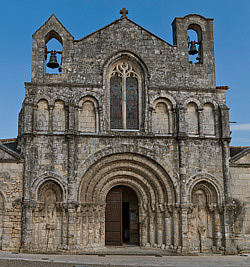 Façade occidentale de Saint-Vivien de Pons