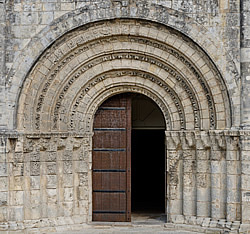 Portail de l'église Saint-Vivien