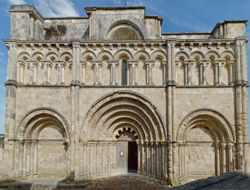 Église de Saint-Jacques, Aubeterre-sur-Dronne, vue de la facade occidentale