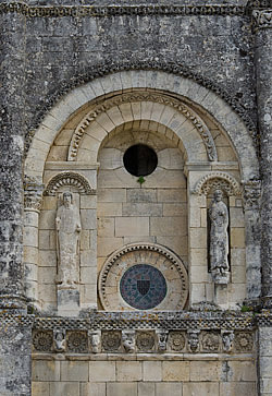 Les rondes bosses et les occulis, détail de la façade
