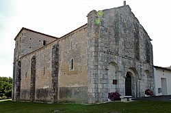 Vue générale de l'église de Cressac