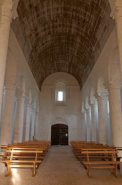 Vue de la nef depuis le chœur