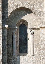Détail d'un mur sud : une fenêtre