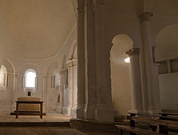 Espace dégagé entre le chœur et une absidiole du transept