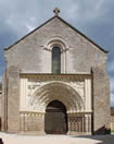 Vue de la façade de l'église Saint-Gilles d'Argenton-Château