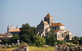 Vue d'ensemble de l'abbatiale de Saint-Jouin-de-Marnes
