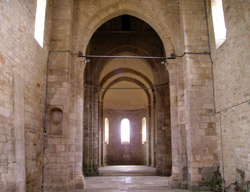 Vue de la nef et du chœur de Saint Savinien de Melle