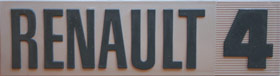 Détail du Logo Renault 4 sur l'arrière de la voiture