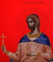 Saint Léonard, une croix dans la main droite