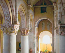 Intérieur de l'église de Civaux