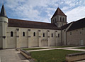Vue de Notre-Dame de Lencloître depuis l'ancien cloître