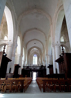 Nefvue depuis le chœur de l'église abattiale de Nouaillé-Maupertuis