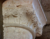 Chapiteau sculpté d'acanthe